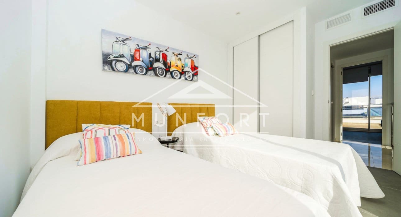 3 bedroom Villa for sale in Los Alcazares with pool - € 445,000 (Ref: 9270343)