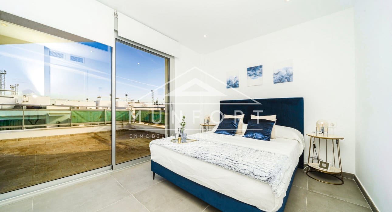 3 bedroom Villa for sale in Los Alcazares with pool - € 445,000 (Ref: 9270343)