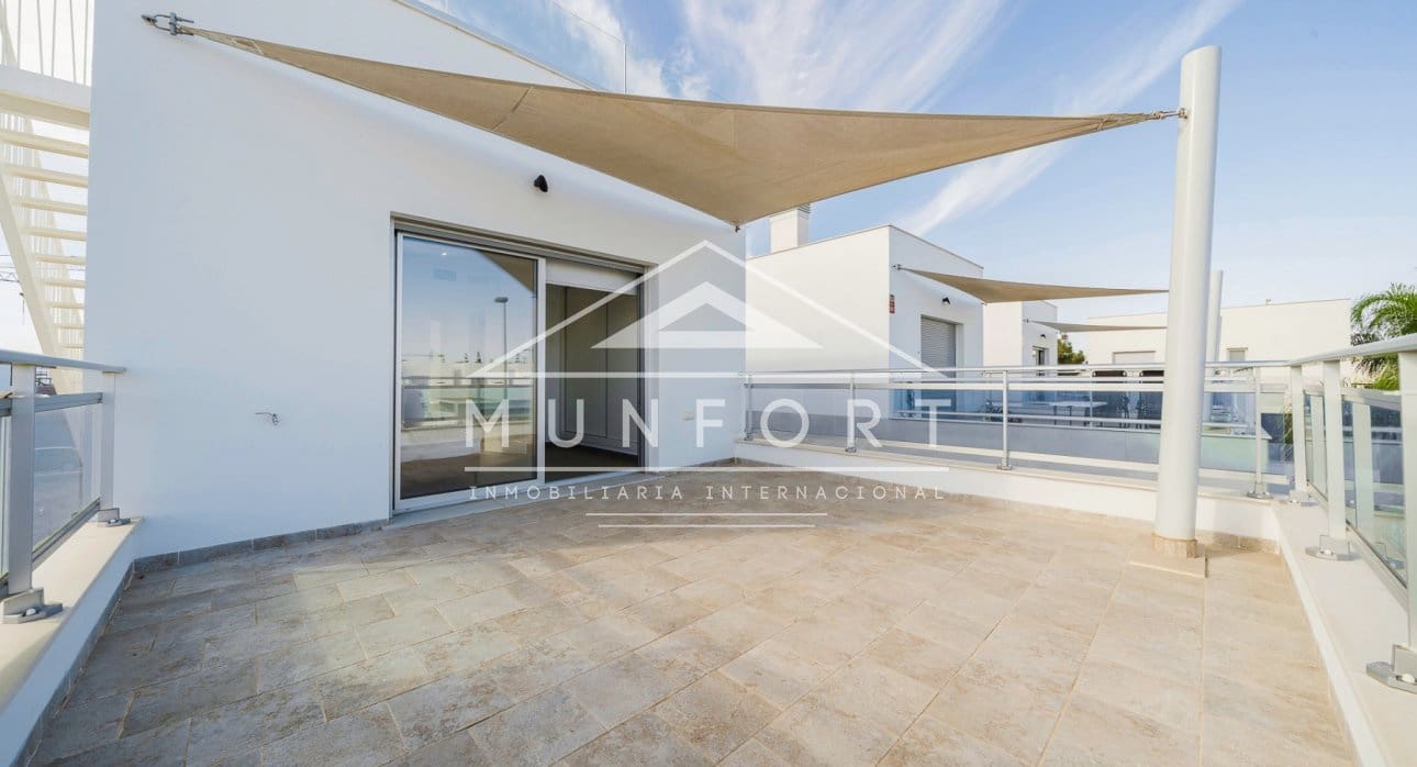 3 bedroom Villa for sale in Los Alcazares with pool - € 445,000 (Ref: 9270343)