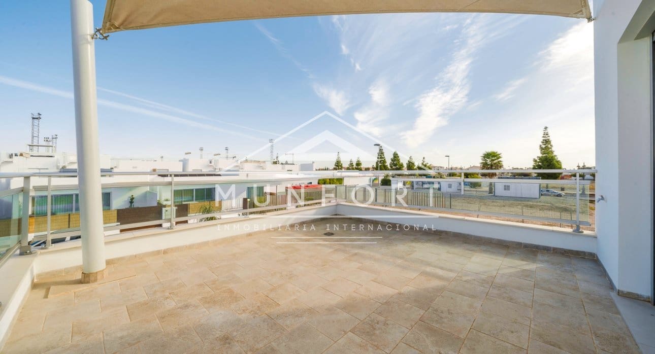 3 bedroom Villa for sale in Los Alcazares with pool - € 445,000 (Ref: 9270343)