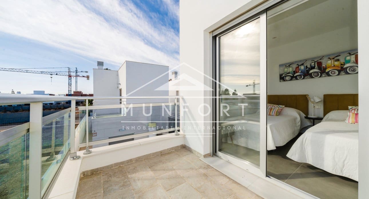 3 bedroom Villa for sale in Los Alcazares with pool - € 445,000 (Ref: 9270343)