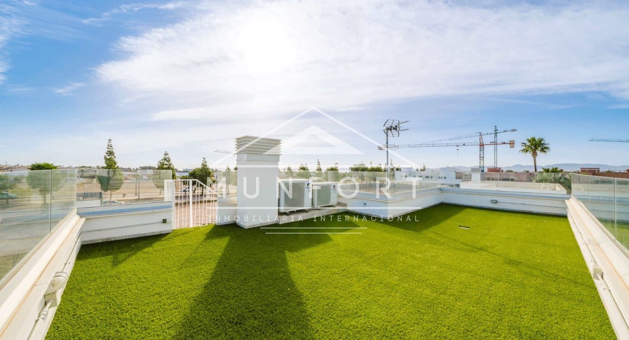 3 bedroom Villa for sale in Los Alcazares with pool - € 445,000 (Ref: 9270343)