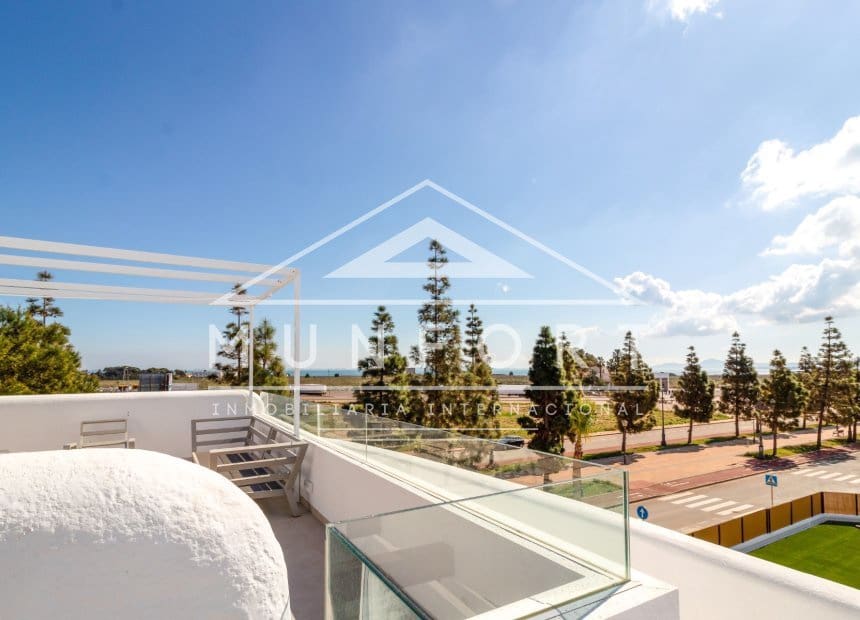 2 soverom Leilighet til salgs i Los Alcazares med svømmebasseng - € 299 900 (Ref: 9270579)
