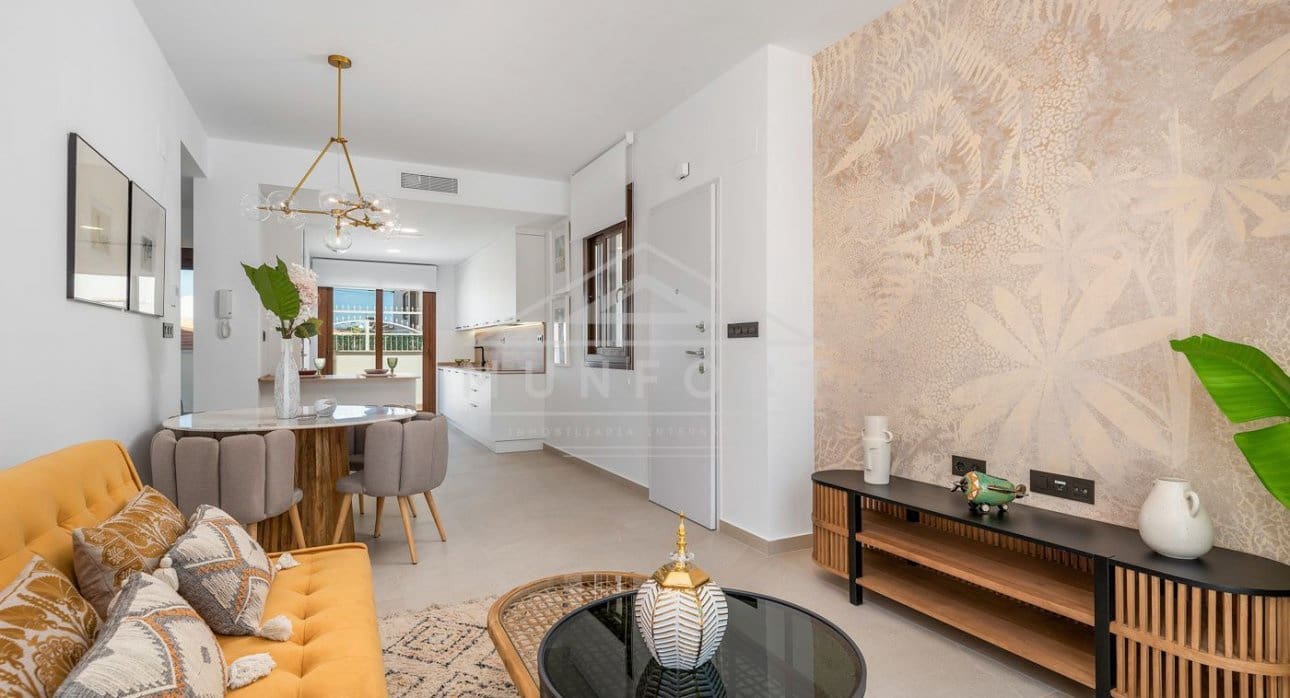 2 slaapkamer Bungalow te koop in Torrevieja met zwembad - € 285.000 (Ref: 9270582)