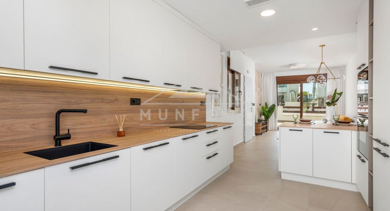 2 slaapkamer Bungalow te koop in Torrevieja met zwembad - € 285.000 (Ref: 9270582)