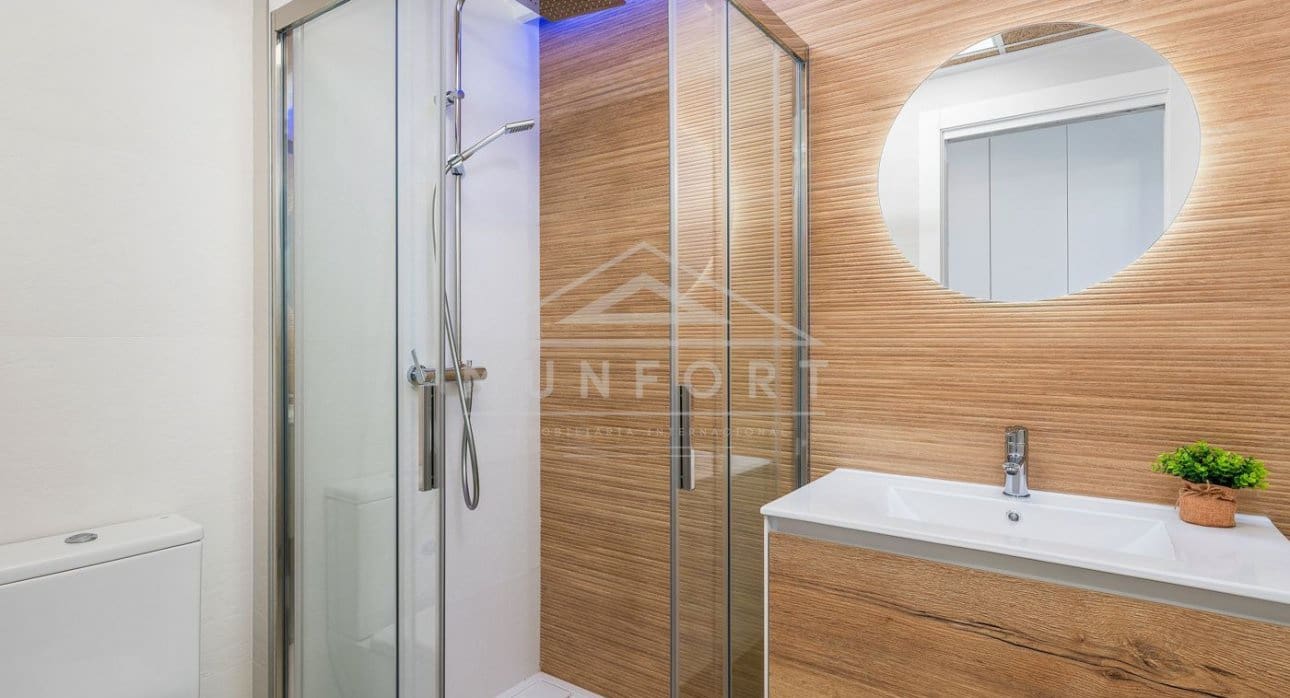 2 slaapkamer Bungalow te koop in Torrevieja met zwembad - € 285.000 (Ref: 9270582)