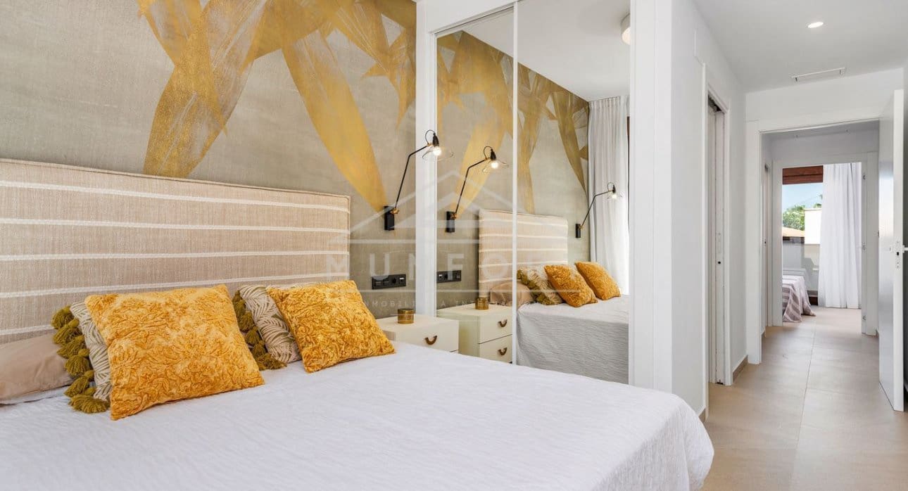 2 slaapkamer Bungalow te koop in Torrevieja met zwembad - € 285.000 (Ref: 9270582)