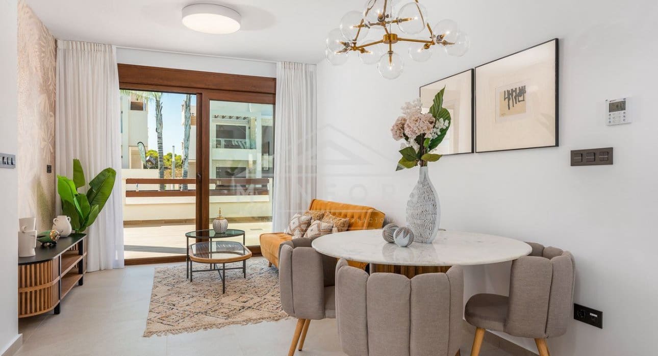 2 slaapkamer Bungalow te koop in Torrevieja met zwembad - € 285.000 (Ref: 9270582)