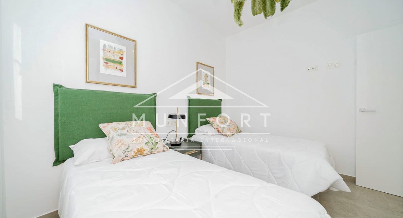 2 sypialnia Bungalow na sprzedaż w Torrevieja z basenem - 285 000 € (Ref: 9270582)