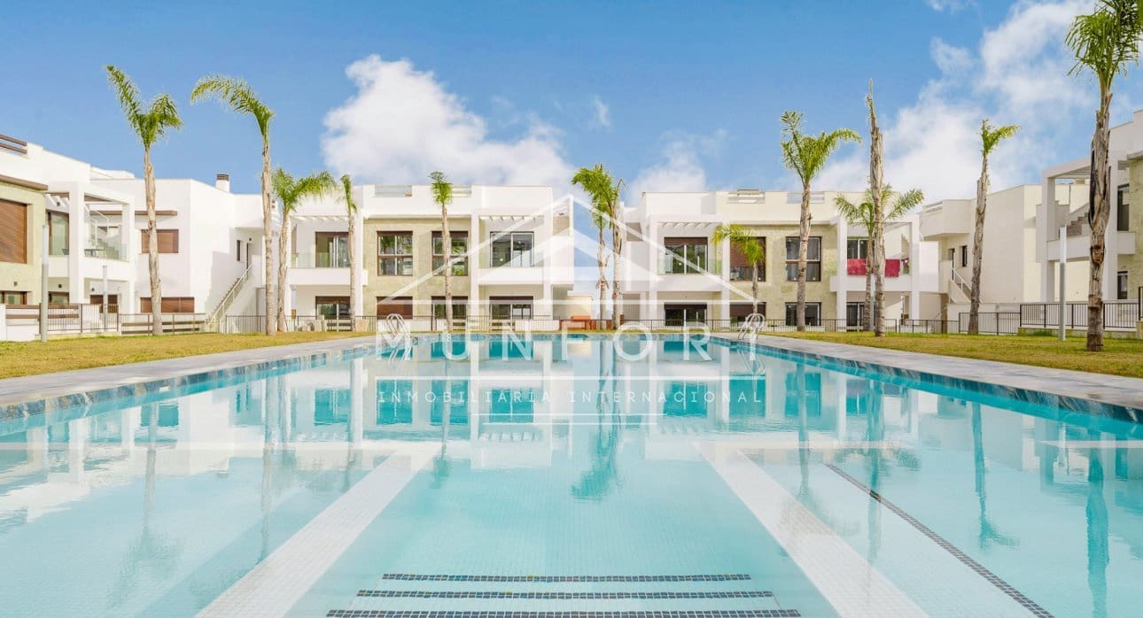 2 sypialnia Bungalow na sprzedaż w Torrevieja z basenem - 285 000 € (Ref: 9270582)