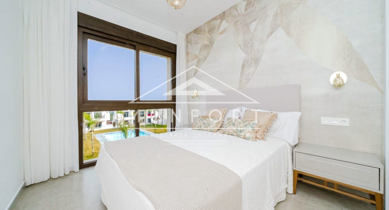 2 sypialnia Bungalow na sprzedaż w Torrevieja z basenem - 285 000 € (Ref: 9270582)