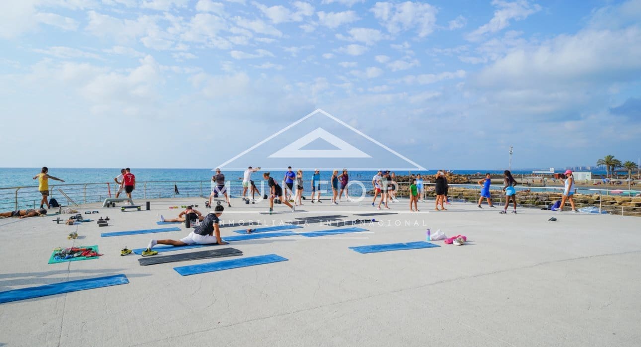 2 sypialnia Bungalow na sprzedaż w Torrevieja z basenem - 285 000 € (Ref: 9270582)