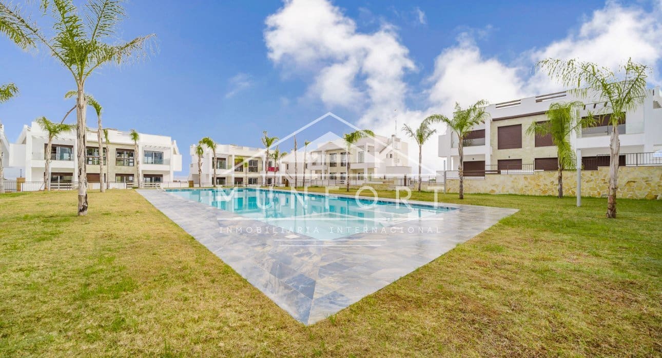 2 sypialnia Bungalow na sprzedaż w Torrevieja z basenem - 285 000 € (Ref: 9270582)