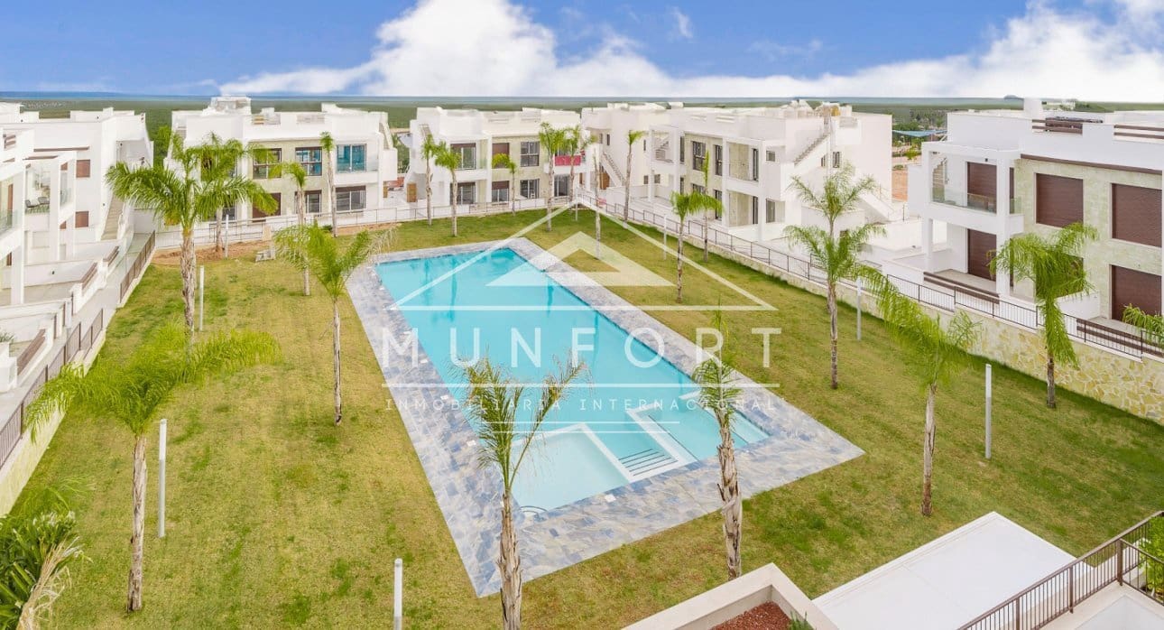 2 sypialnia Bungalow na sprzedaż w Torrevieja z basenem - 285 000 € (Ref: 9270582)