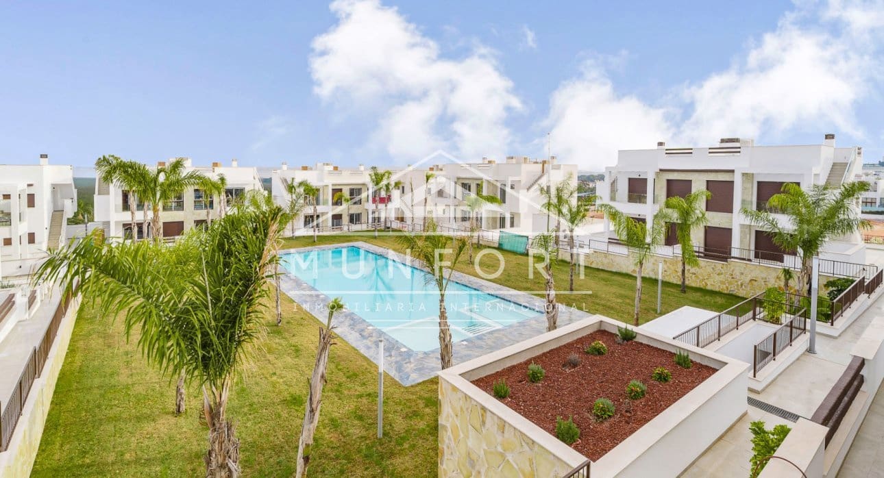 2 sypialnia Bungalow na sprzedaż w Torrevieja z basenem - 285 000 € (Ref: 9270582)