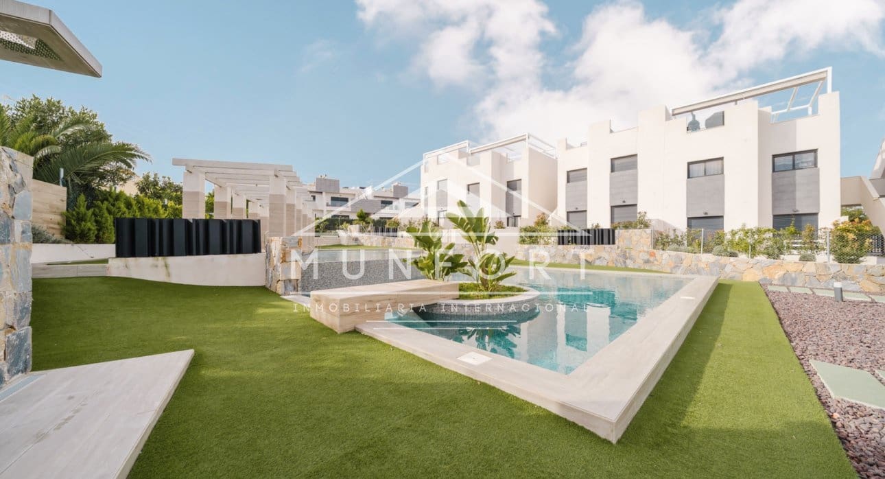 3 soveværelse Bungalow til salg i Torrevieja med swimmingpool - € 289.900 (Ref: 9270587)