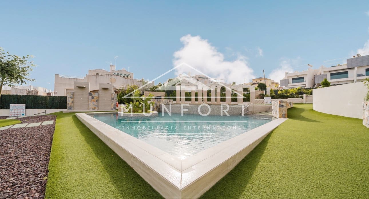 3 soveværelse Bungalow til salg i Torrevieja med swimmingpool - € 289.900 (Ref: 9270587)