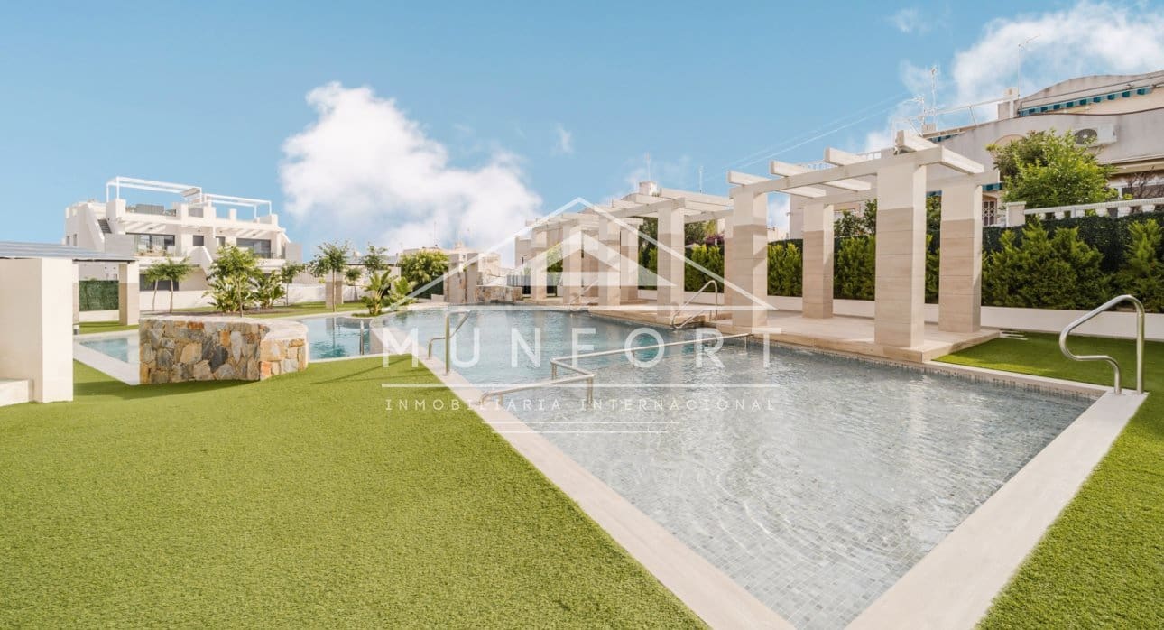 3 soveværelse Bungalow til salg i Torrevieja med swimmingpool - € 289.900 (Ref: 9270587)