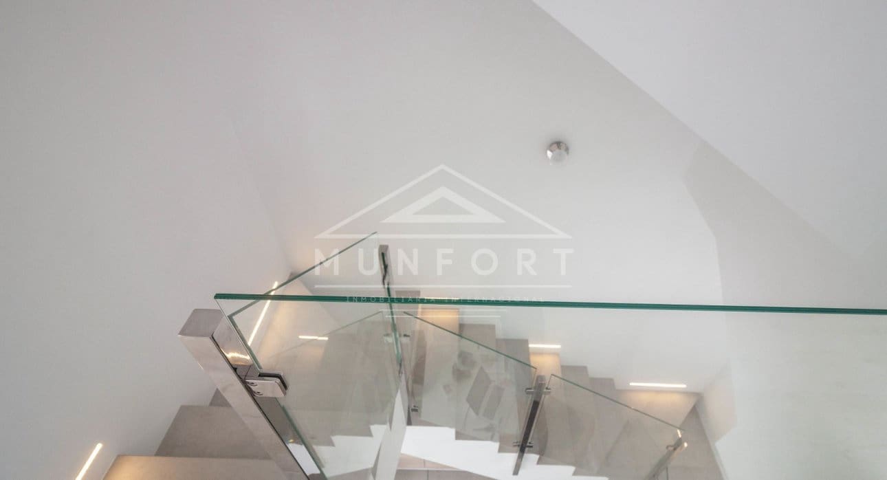 3 slaapkamer Villa te koop in Villamartin met zwembad - € 629.900 (Ref: 9270589)