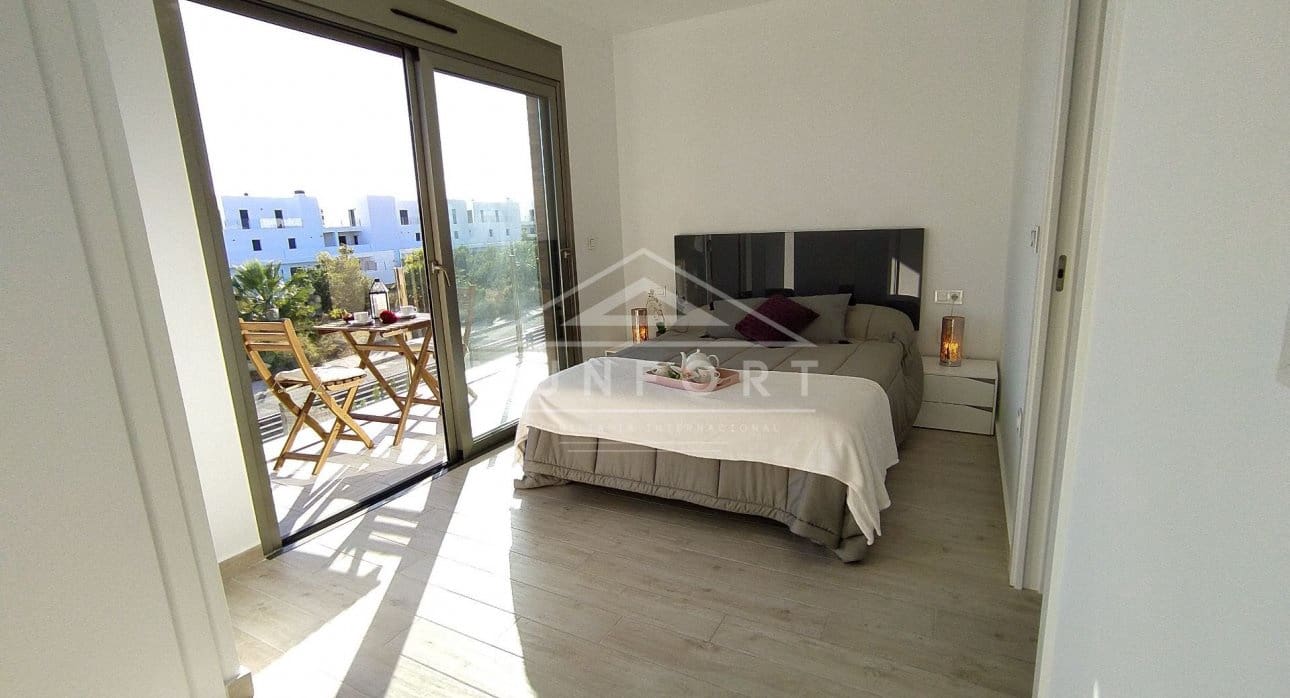 3 slaapkamer Villa te koop in Villamartin met zwembad - € 629.900 (Ref: 9270589)