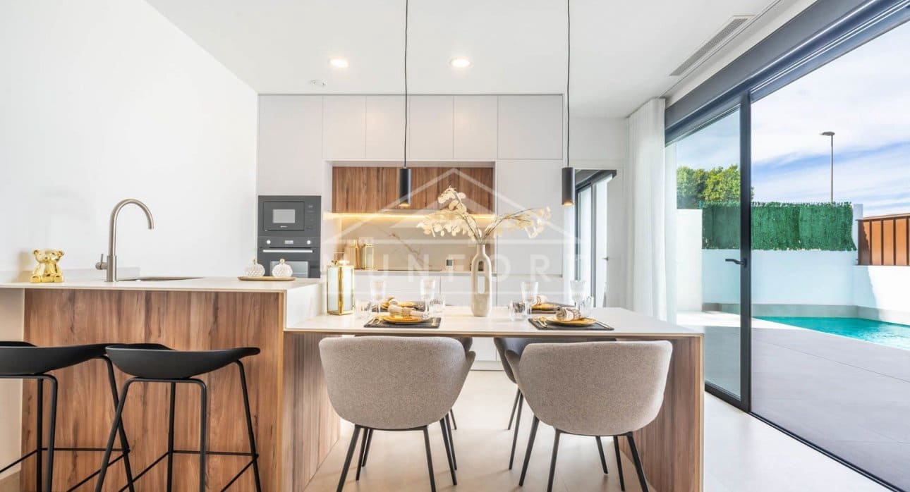 3 slaapkamer Villa te koop in Roldan met zwembad - € 389.950 (Ref: 9270596)