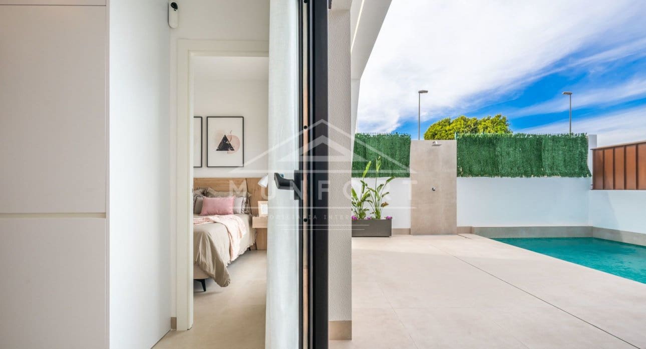 3 slaapkamer Villa te koop in Roldan met zwembad - € 389.950 (Ref: 9270596)