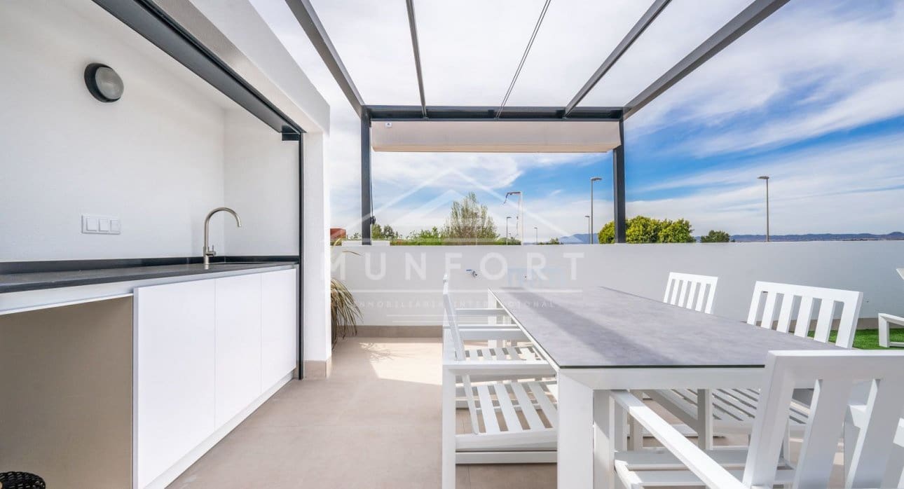 3 slaapkamer Villa te koop in Roldan met zwembad - € 389.950 (Ref: 9270596)