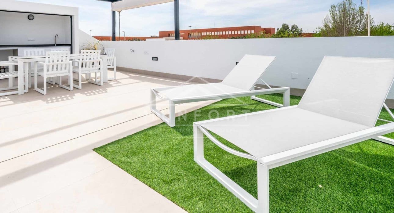 3 slaapkamer Villa te koop in Roldan met zwembad - € 389.950 (Ref: 9270596)