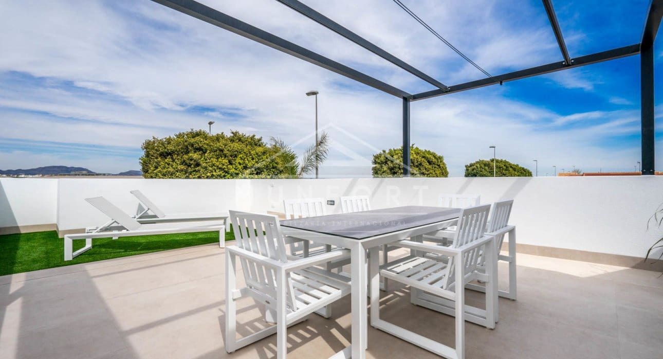 3 slaapkamer Villa te koop in Roldan met zwembad - € 389.950 (Ref: 9270596)