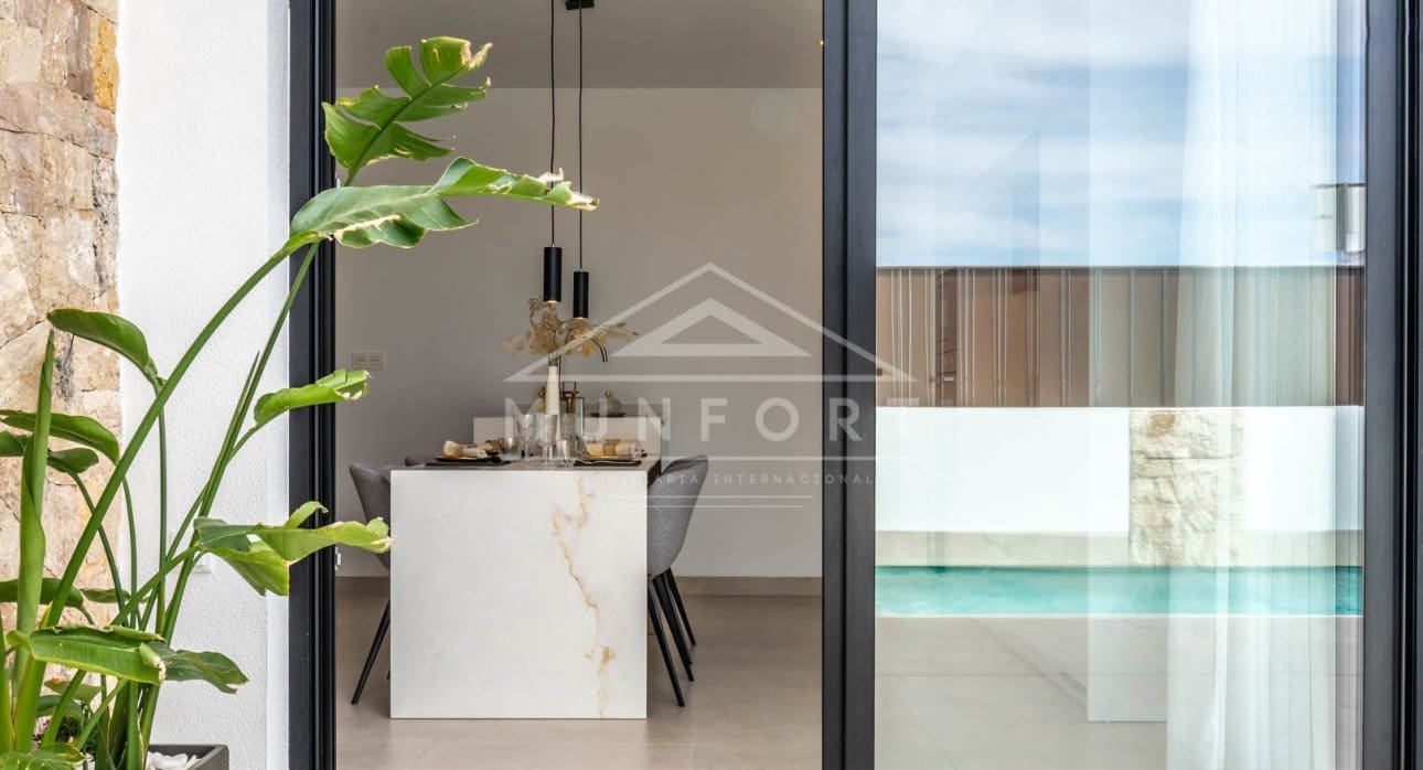 3 slaapkamer Villa te koop in Roldan met zwembad - € 389.950 (Ref: 9270596)