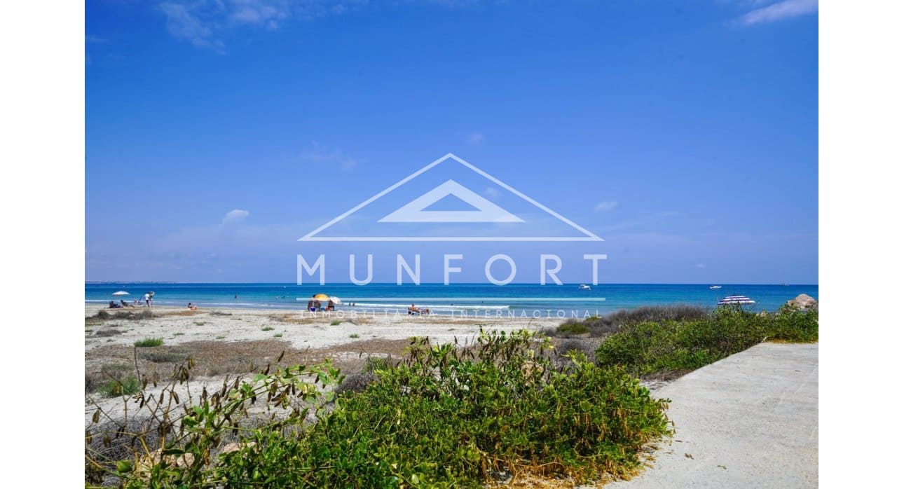 3 slaapkamer Villa te koop in San Pedro del Pinatar met zwembad - € 569.950 (Ref: 9270598)