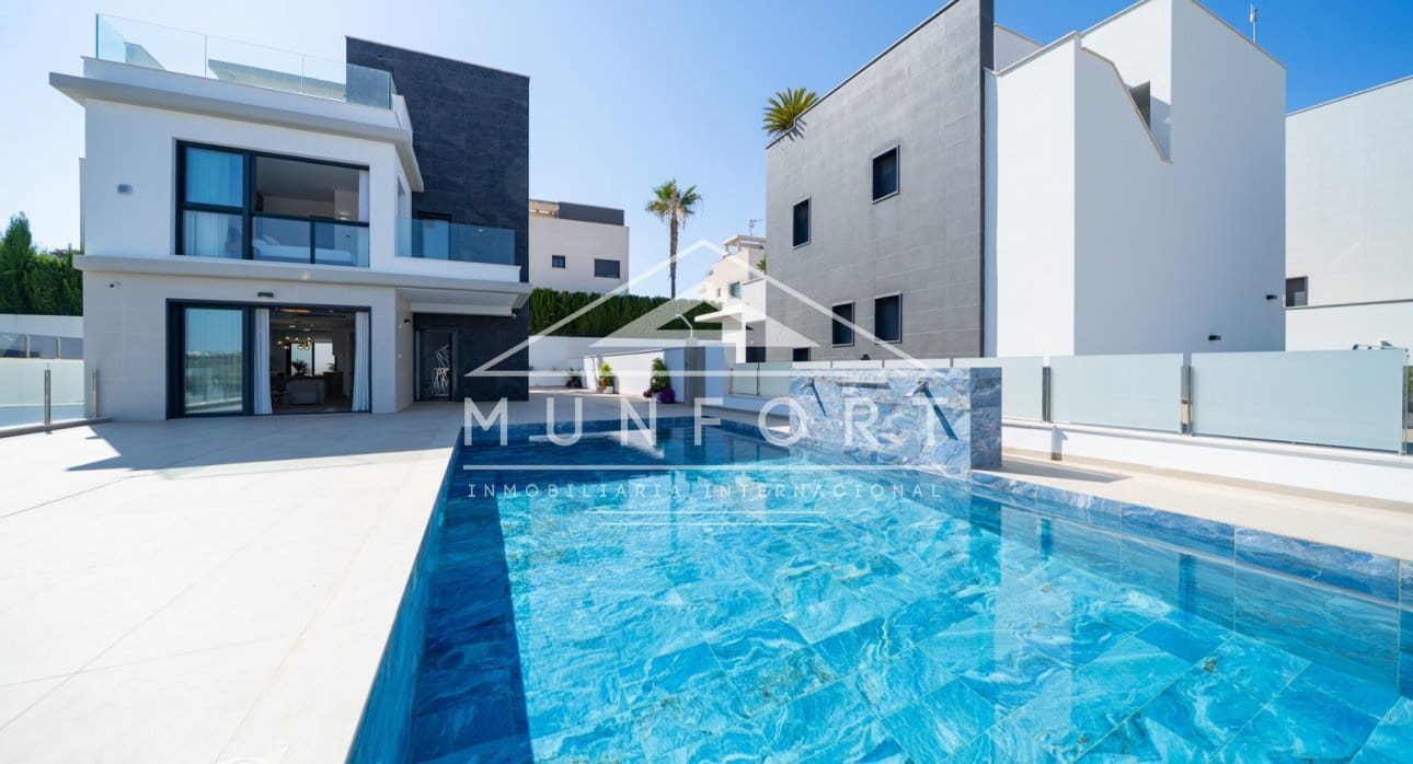 4 camera da letto Villa in vendita in Orihuela Costa con piscina - 995.000 € (Rif: 9273178)