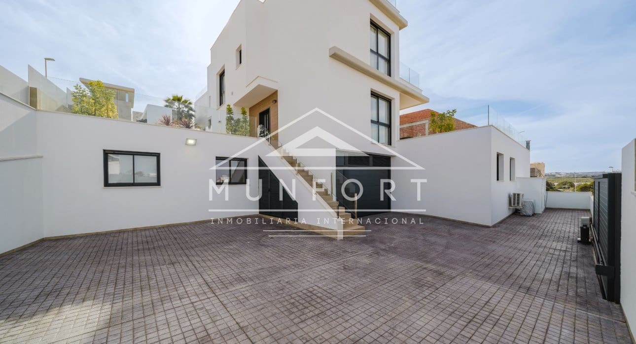 Chalet de 4 habitaciones en Orihuela Costa en venta con piscina - 995.000 € (Ref: 9273178)