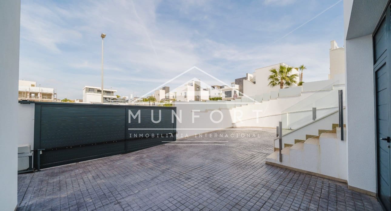 Chalet de 4 habitaciones en Orihuela Costa en venta con piscina - 995.000 € (Ref: 9273178)