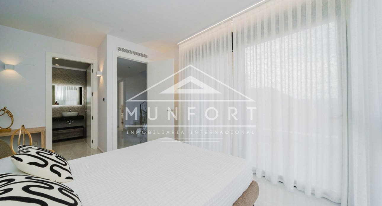 Chalet de 4 habitaciones en Orihuela Costa en venta con piscina - 995.000 € (Ref: 9273178)