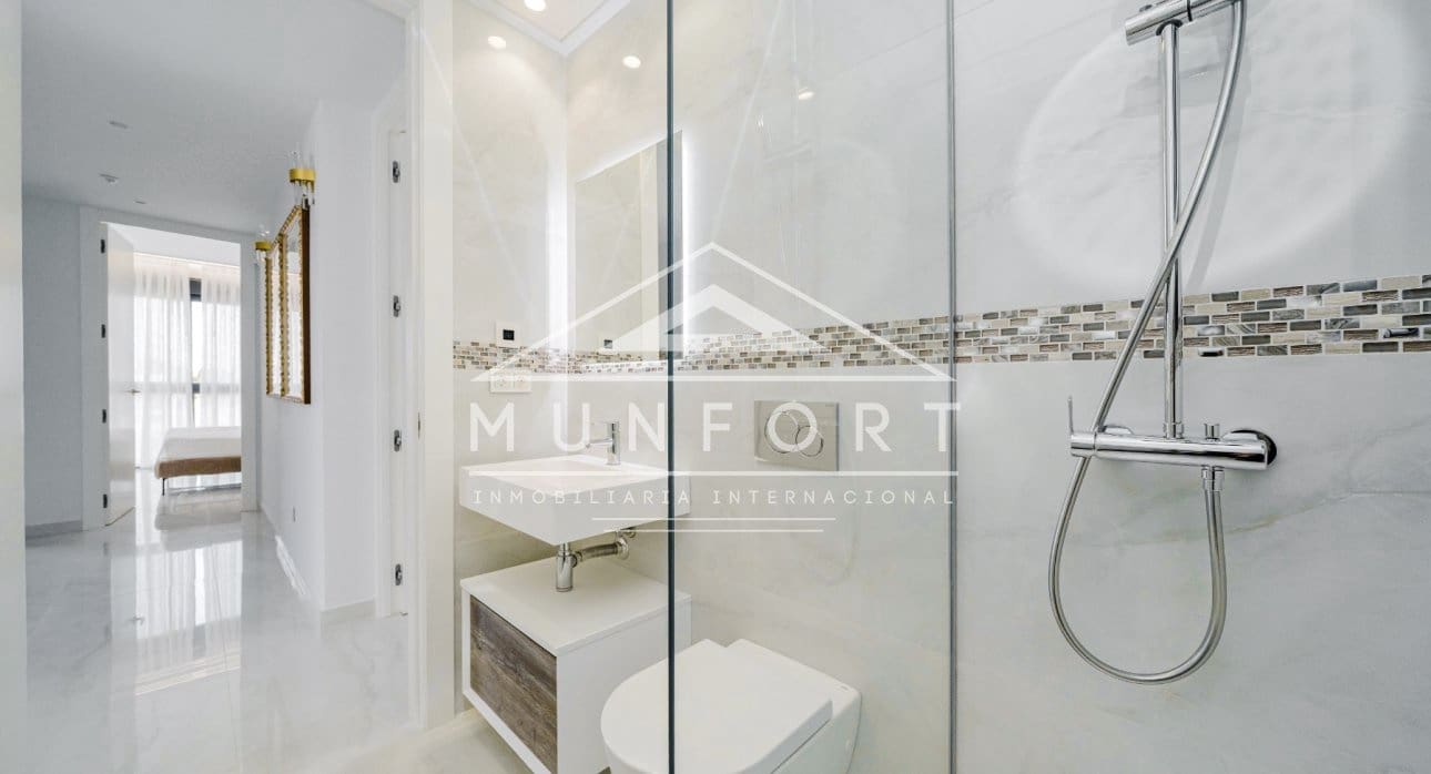 Chalet de 4 habitaciones en Orihuela Costa en venta con piscina - 995.000 € (Ref: 9273178)