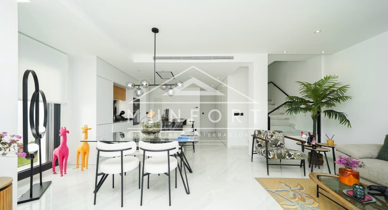 3 slaapkamer Villa te koop in San Pedro del Pinatar met zwembad - € 465.000 (Ref: 9274699)