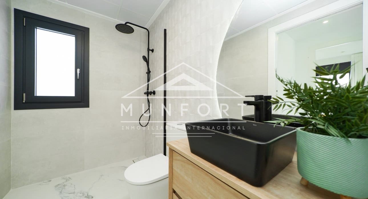 3 slaapkamer Villa te koop in San Pedro del Pinatar met zwembad - € 465.000 (Ref: 9274699)