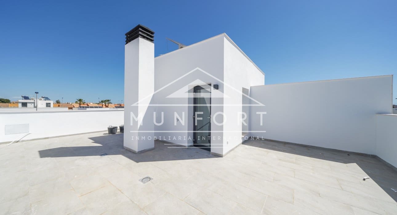 3 slaapkamer Villa te koop in San Pedro del Pinatar met zwembad - € 465.000 (Ref: 9274699)