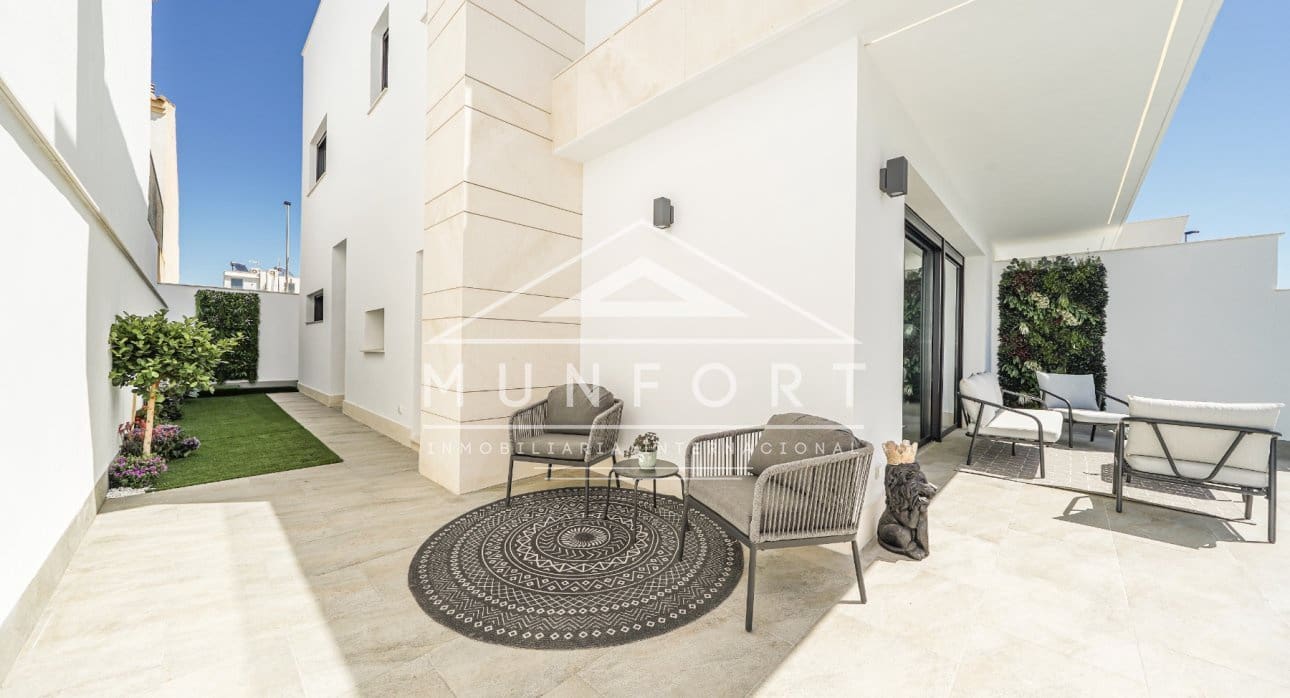 3 slaapkamer Villa te koop in San Pedro del Pinatar met zwembad - € 465.000 (Ref: 9274699)