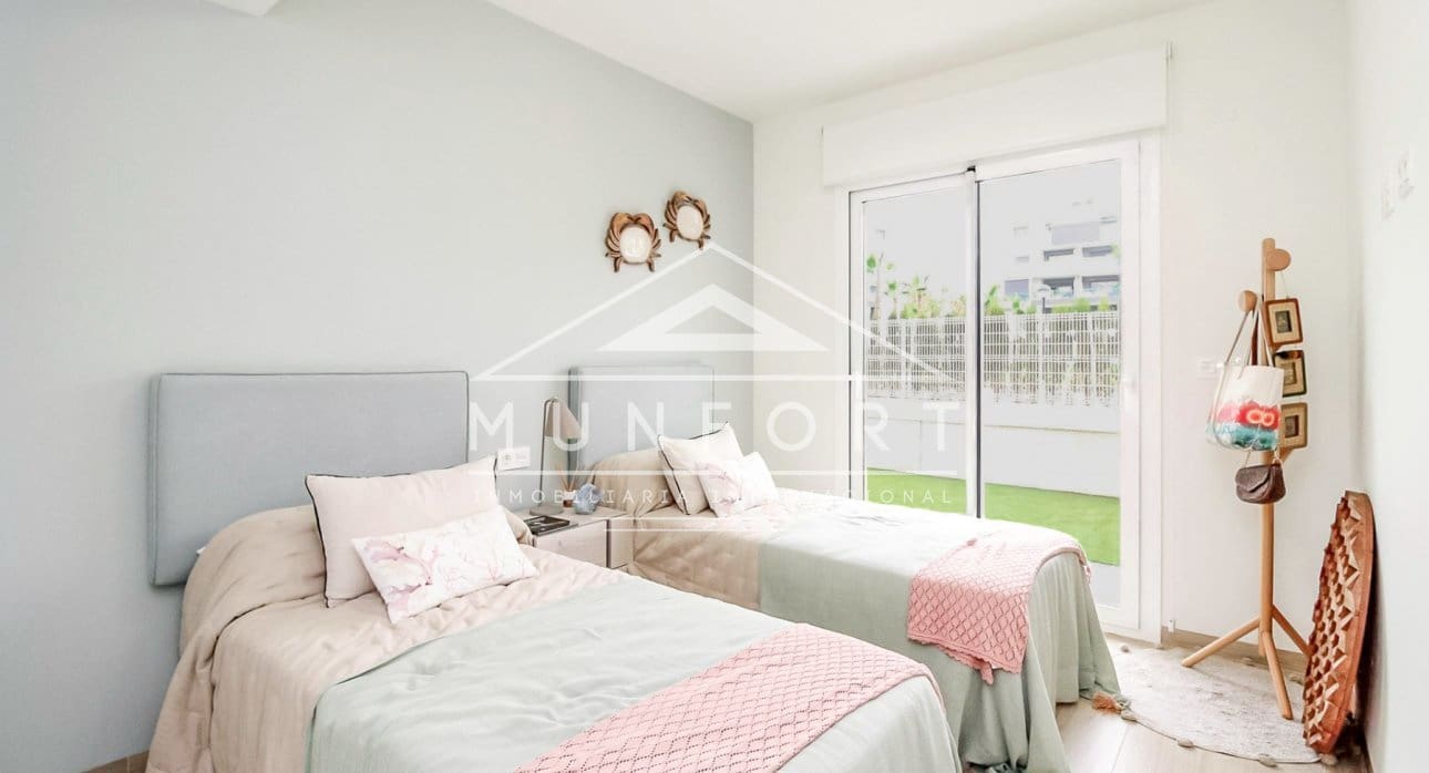 Apartamento de 2 habitaciones en Guardamar del Segura en venta con piscina - 294.000 € (Ref: 9274702)