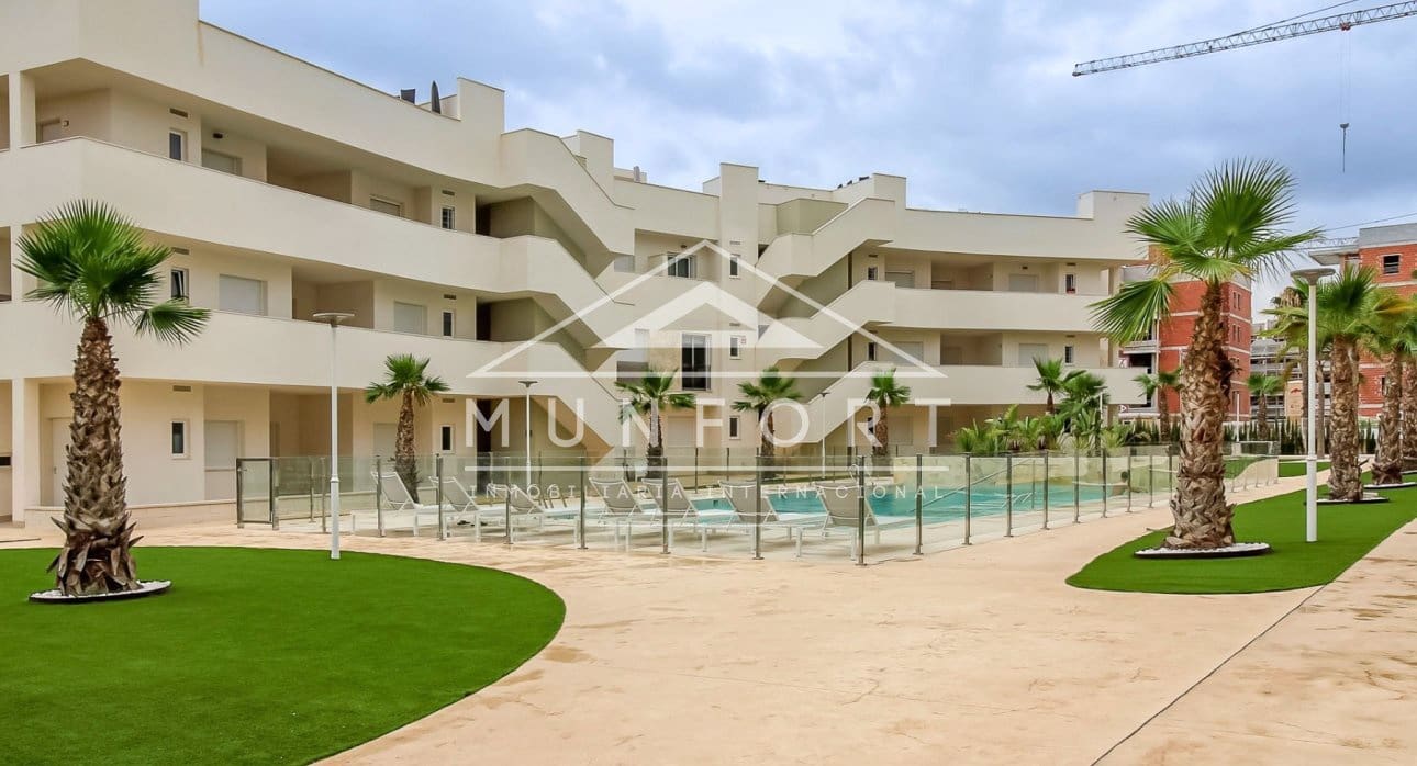 Apartamento de 2 habitaciones en Guardamar del Segura en venta con piscina - 294.000 € (Ref: 9274702)