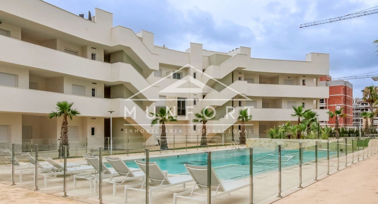 Apartamento de 2 habitaciones en Guardamar del Segura en venta con piscina - 294.000 € (Ref: 9274702)