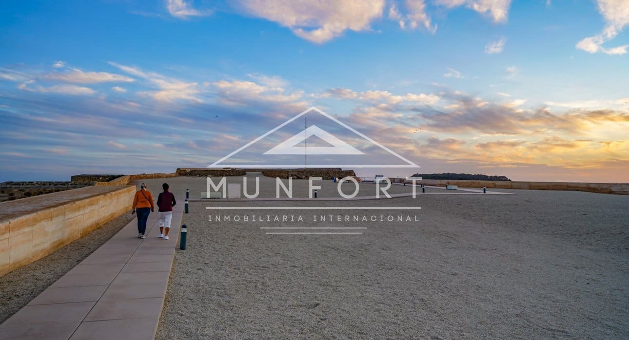 Apartamento de 2 habitaciones en Guardamar del Segura en venta con piscina - 294.000 € (Ref: 9274702)