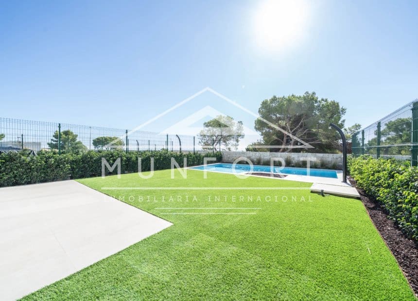 3 Zimmer Villa zu verkaufen in Pilar de la Horadada mit Pool - 560.000 € (Ref: 9275216)