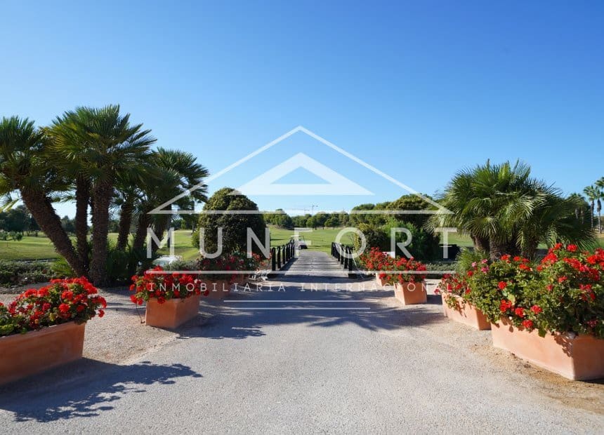 3 Zimmer Villa zu verkaufen in Pilar de la Horadada mit Pool - 560.000 € (Ref: 9275216)