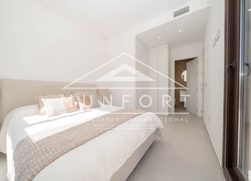 3 Zimmer Villa zu verkaufen in Pilar de la Horadada mit Pool - 560.000 € (Ref: 9275216)