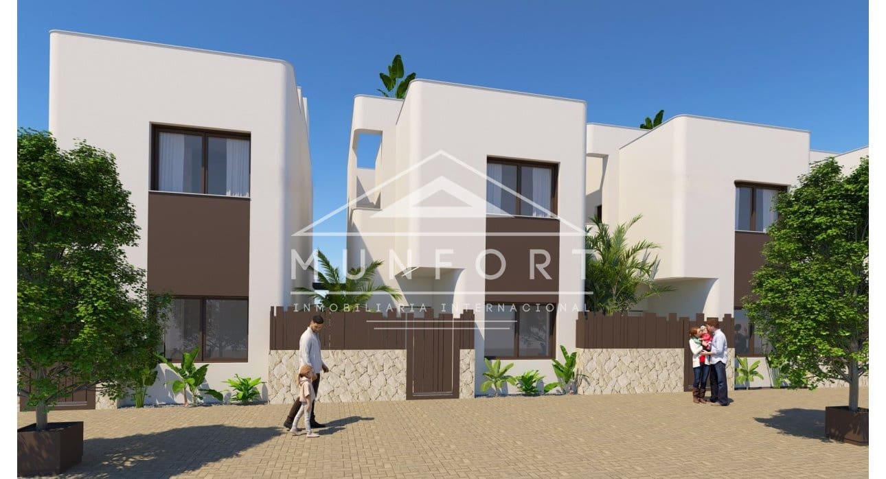 3 bedroom Villa for sale in Pilar de la Horadada with pool - € 539,900 (Ref: 9275220)