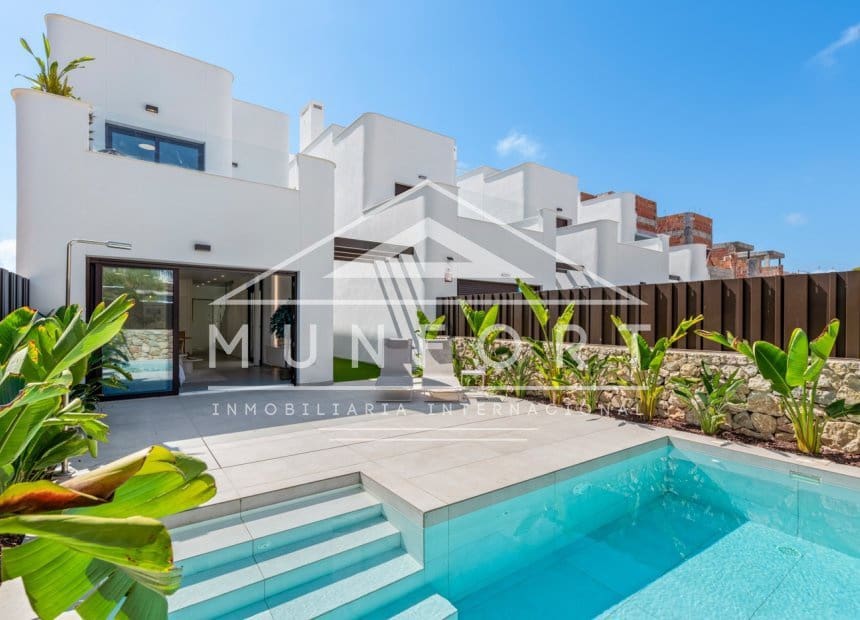 3 soveværelse Villa til salg i Pilar de la Horadada med swimmingpool - € 559.900 (Ref: 9275220)