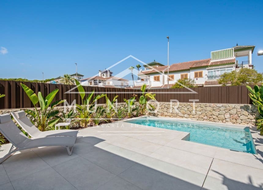 3 soveværelse Villa til salg i Pilar de la Horadada med swimmingpool - € 559.900 (Ref: 9275220)